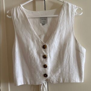 Love Tree White Sleeveless Buttoned Blouse